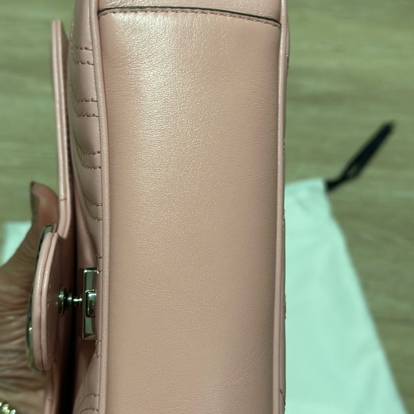Gucci -GG MARMONT SMALL SHOULDER BAG - Picture 10 of 16